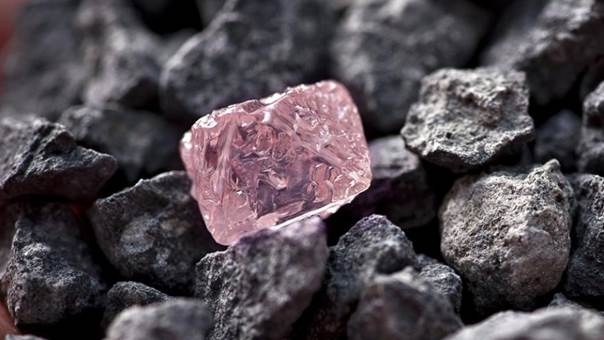 Größter Edelstein Australiens: Riesiger rosa Diamant in Australien gefunden  | Augsburger Allgemeine